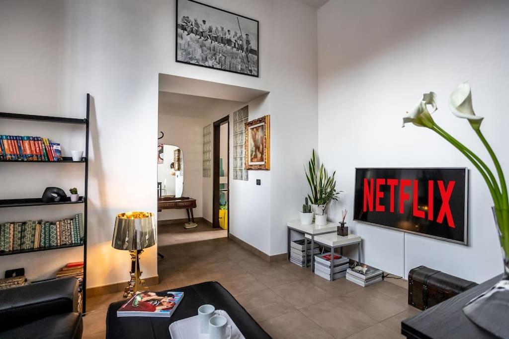 شقة Life Is Beautiful Design Loft Navigli Romolo, Netflix, Wifi, Ac And Street Parking ميلان المظهر الخارجي الصورة