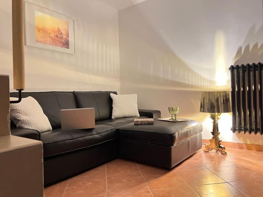 شقة Life Is Beautiful Design Loft Navigli Romolo, Netflix, Wifi, Ac And Street Parking ميلان المظهر الخارجي الصورة