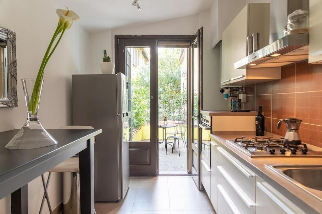 شقة Life Is Beautiful Design Loft Navigli Romolo, Netflix, Wifi, Ac And Street Parking ميلان المظهر الخارجي الصورة