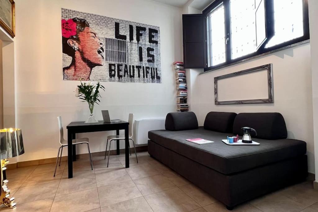 شقة Life Is Beautiful Design Loft Navigli Romolo, Netflix, Wifi, Ac And Street Parking ميلان المظهر الخارجي الصورة