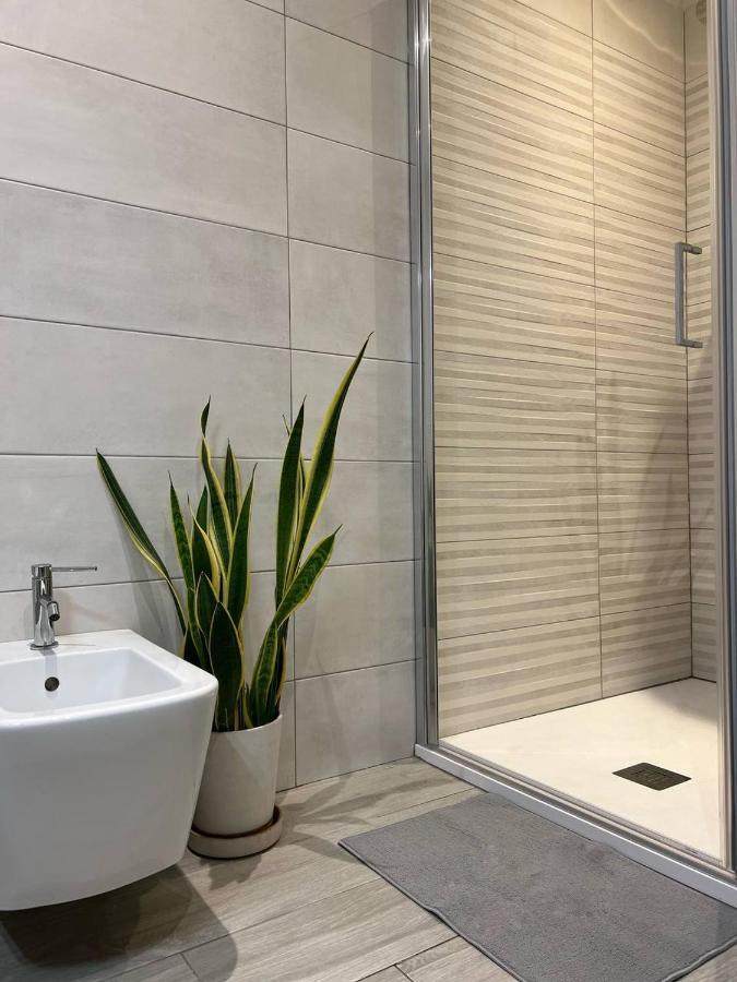 شقة Life Is Beautiful Design Loft Navigli Romolo, Netflix, Wifi, Ac And Street Parking ميلان المظهر الخارجي الصورة