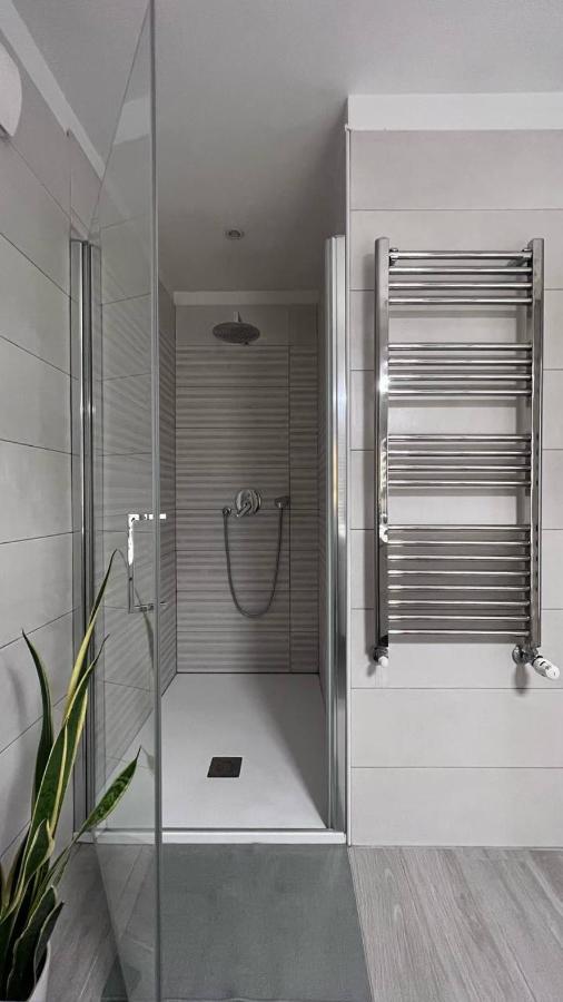 شقة Life Is Beautiful Design Loft Navigli Romolo, Netflix, Wifi, Ac And Street Parking ميلان المظهر الخارجي الصورة