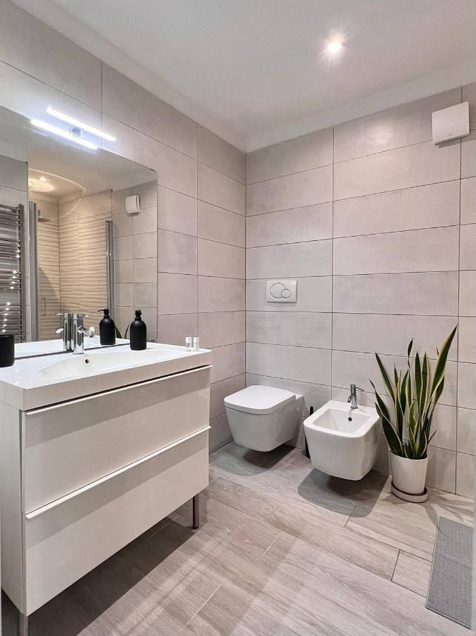 شقة Life Is Beautiful Design Loft Navigli Romolo, Netflix, Wifi, Ac And Street Parking ميلان المظهر الخارجي الصورة